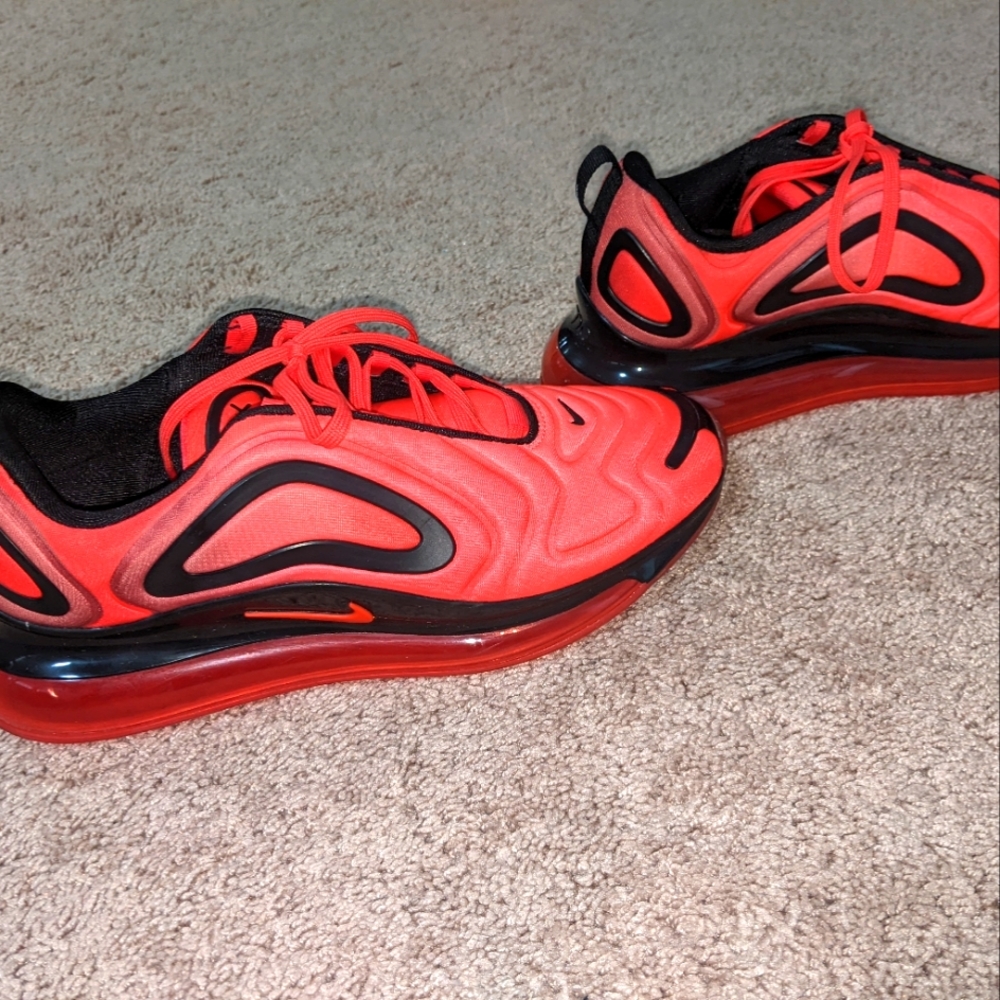 NIKE AIR MAX 720 red and black